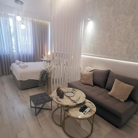 Lindy V Apartment Athena Bagian luar foto