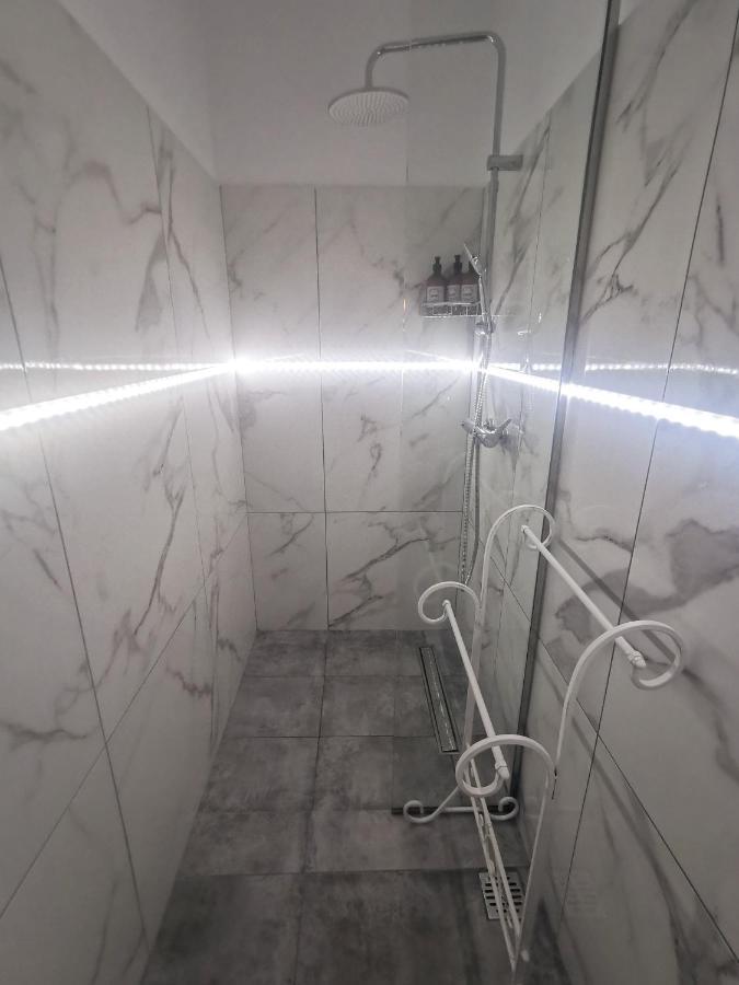 Lindy V Apartment Athena Bagian luar foto